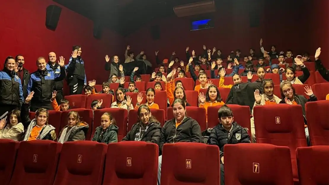 Polislerden sinema etkinliği