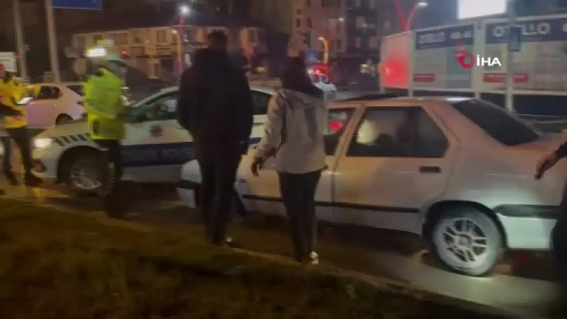 Polisten kaçan sürücü, polis aracına çarparak durdu
