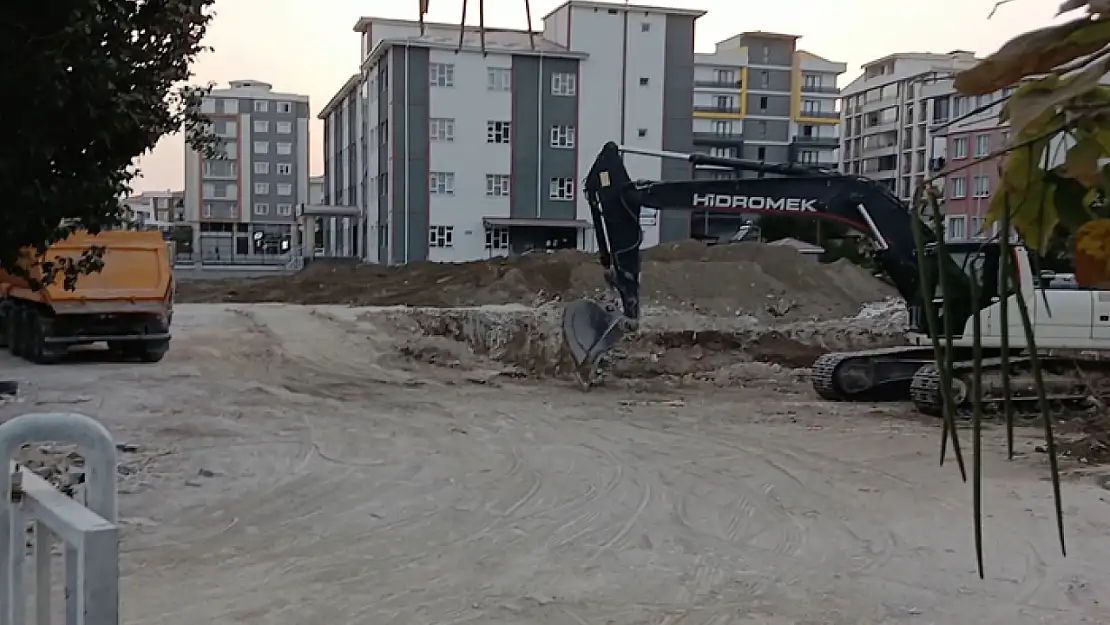 Prefabrik okulların yerine modern eğitim binaları yapılıyor