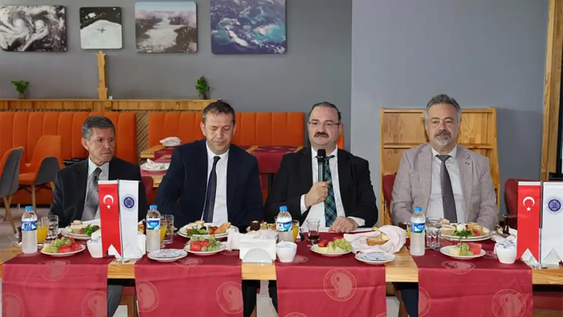 Rektör Hacımüftüoğlu okul yöneticileriyle bir araya geldi
