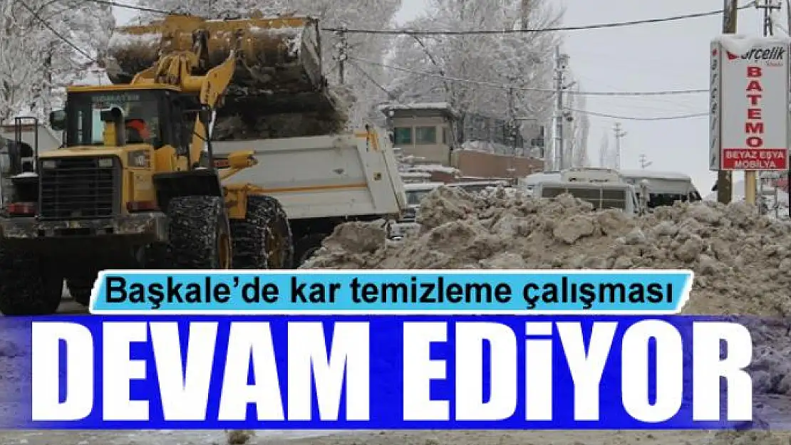 Başkale'de kar temizleme çalışması 