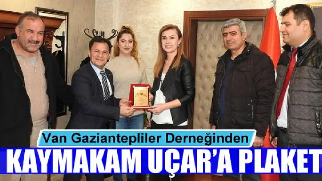 Van Gaziantepliler Derneğinden Kaymakam Uçar'a plaket 