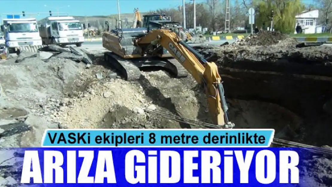 VASKİ ekipleri 8 metre derinlikte arıza gideriyor