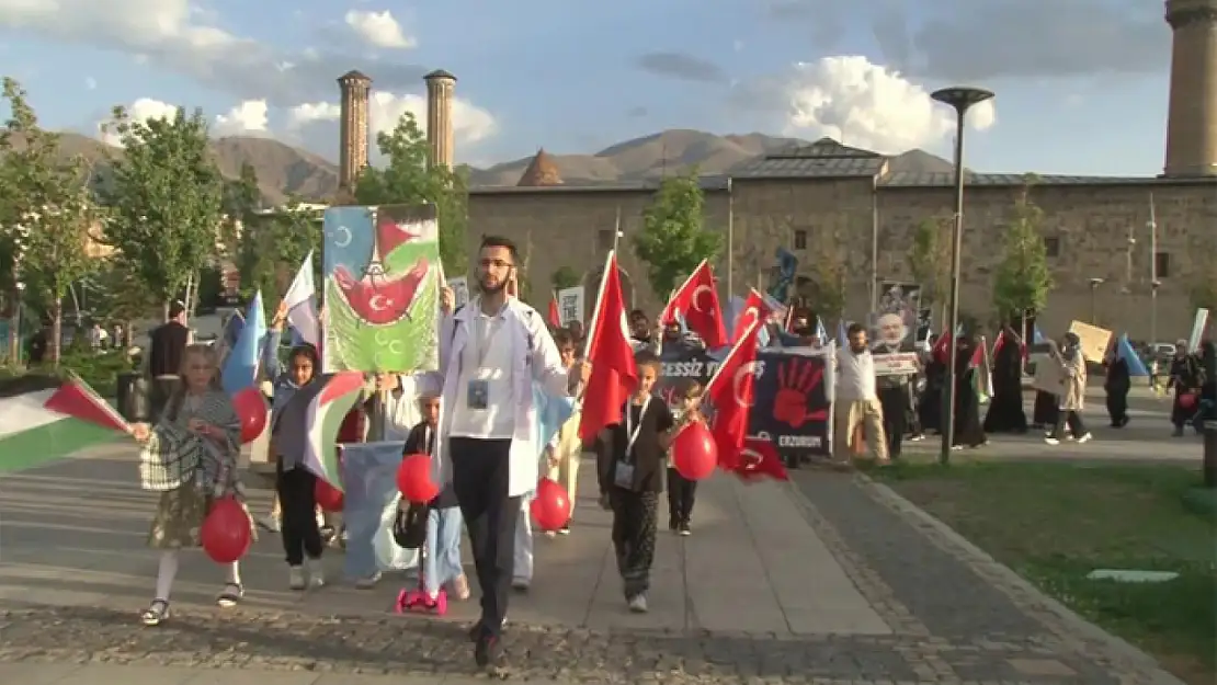 Sağlık çalışanları İsrail'i protesto etti