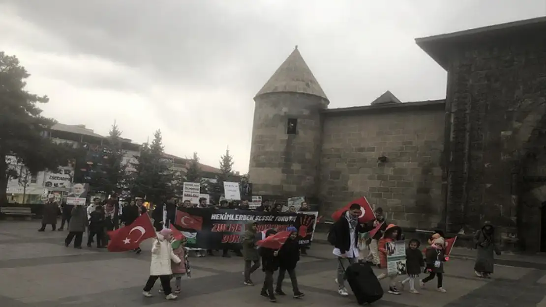 Sağlık çalışanlarının kararlı duruşu devam ediyor