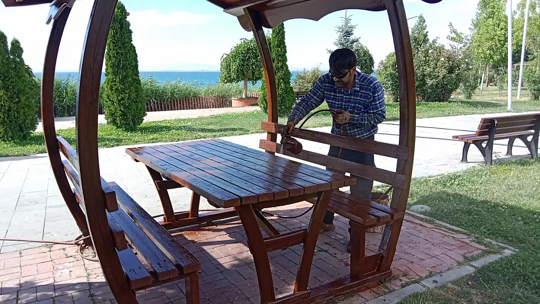 Sahil parklarında yenileme çalışması