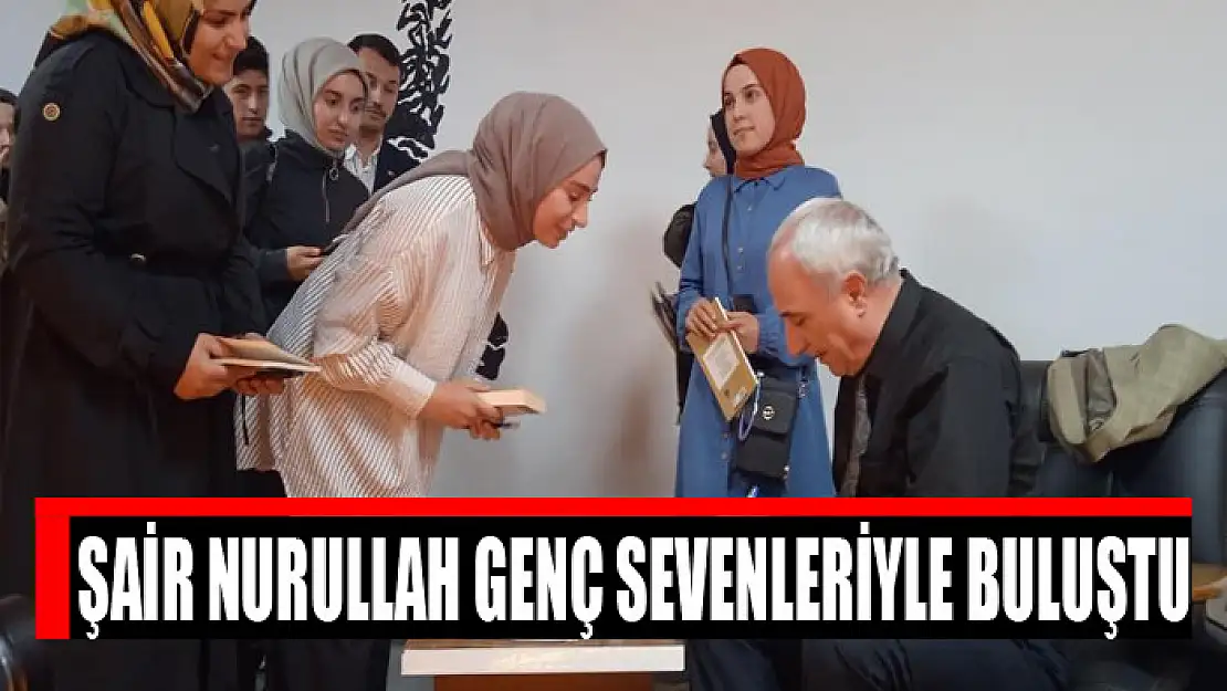 Şair Nurullah Genç sevenleriyle buluştu