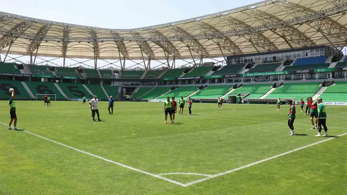 Sakaryaspor, play-off finaline Atatürk Stadyumu'nda hazırlanıyor