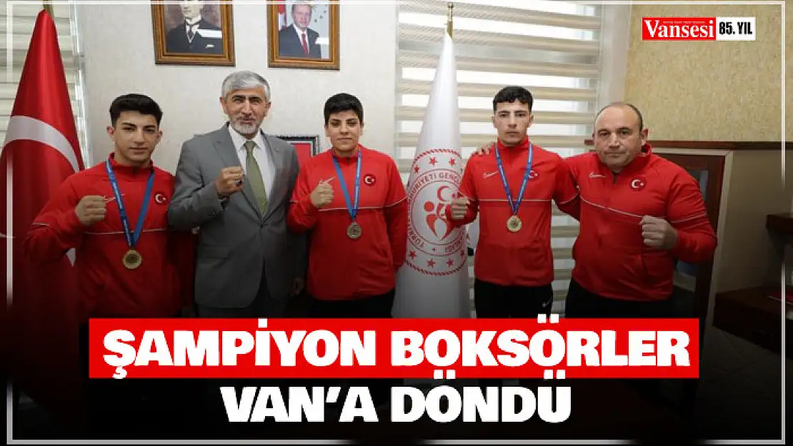 Şampiyon boksörler Van'a döndü