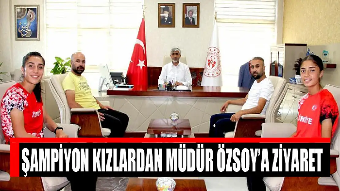 Şampiyon kızlardan Müdür Özsoy'a ziyaret