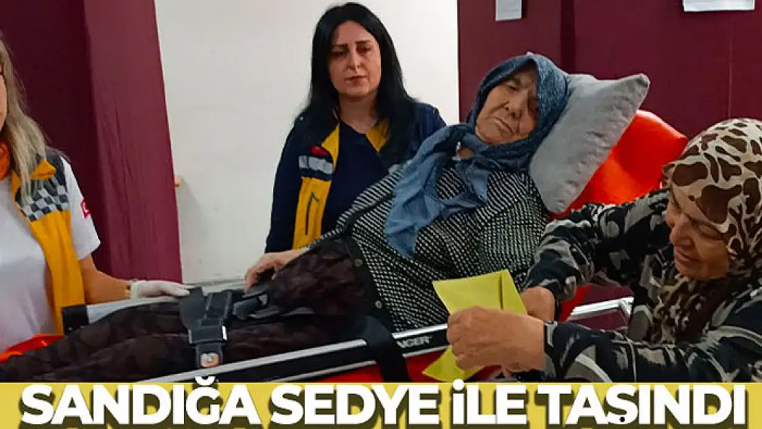 Sandığa sedye ile taşındı