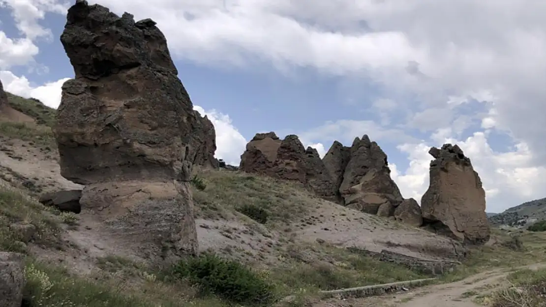 Sarıkamış'ın 'peri bacaları' görenleri kendine hayran bırakıyor