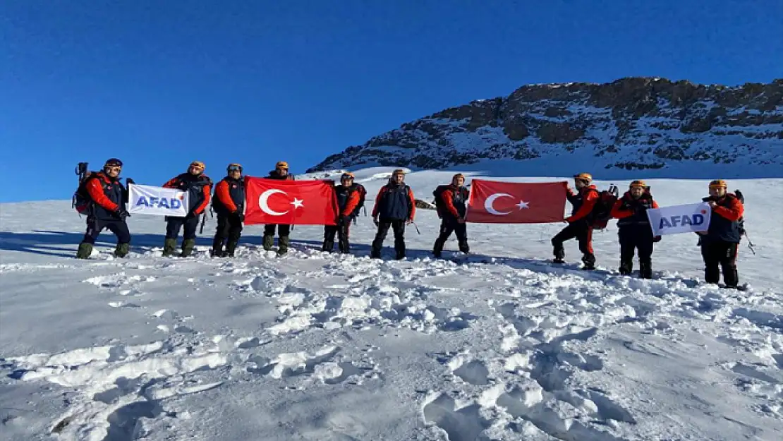 Sarıkamış şehitleri için Erek Dağı'na tırmandılar