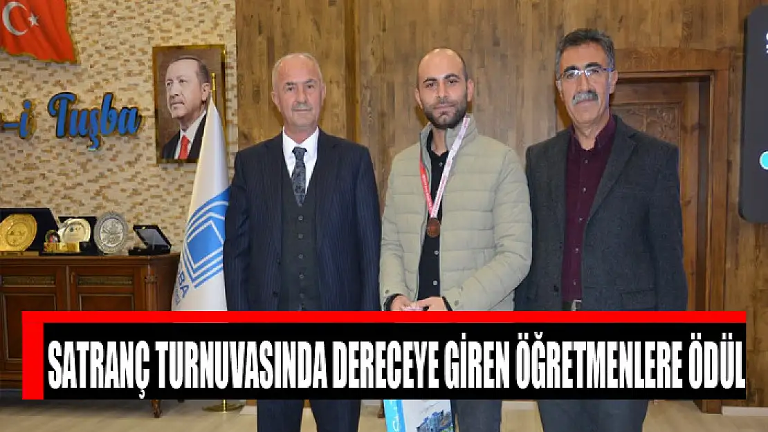 Satranç turnuvasında dereceye giren öğretmenlere ödül