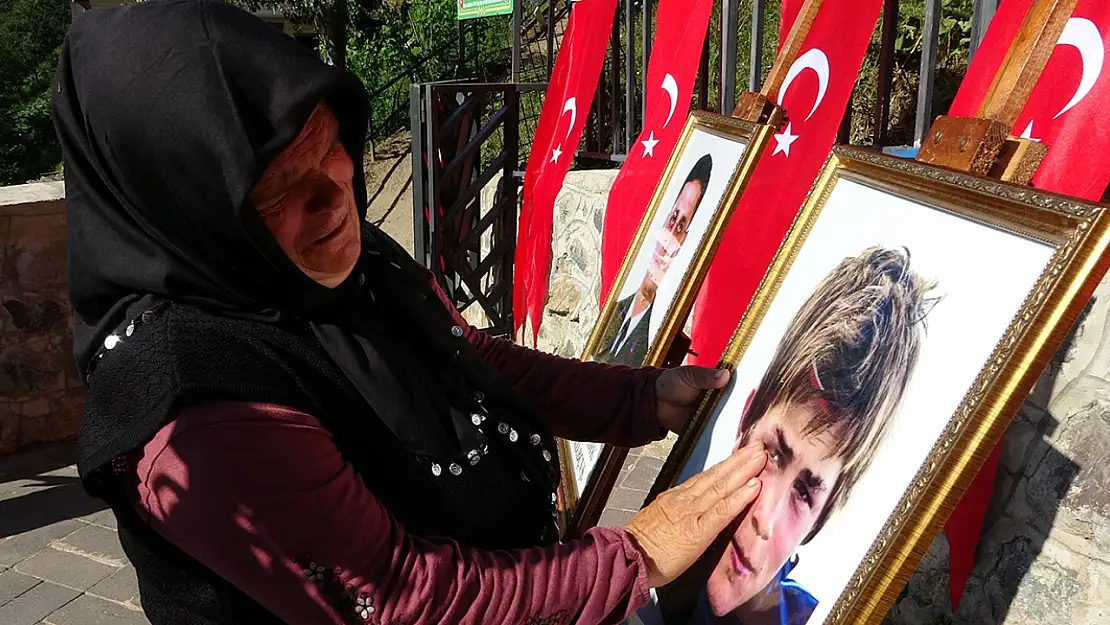 Şehit Eren Bülbül, şehadetinin 8. yılında mezarı başında anıldı