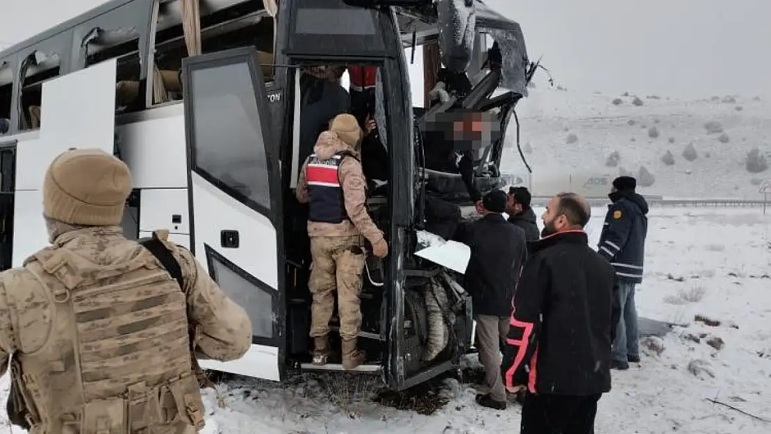 Şehitleri anmak için gittikleri şehirde ölen 2 kişi memleketlerinde toprağa verildi