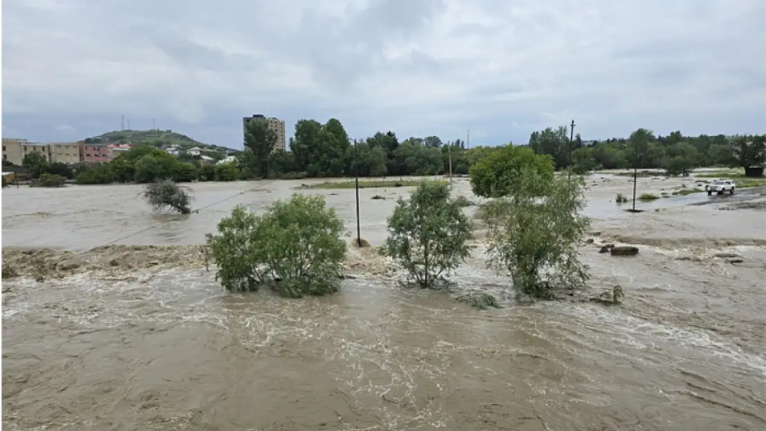 Sel felaketi! Köprüler çöktü