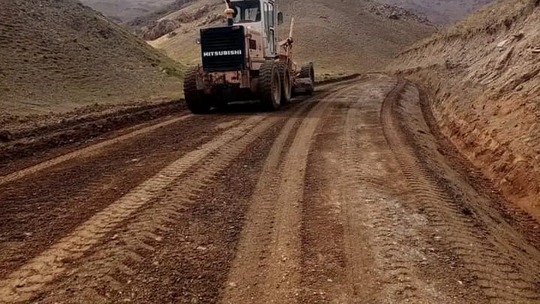 Selden zarar gören yollar temizleniyor