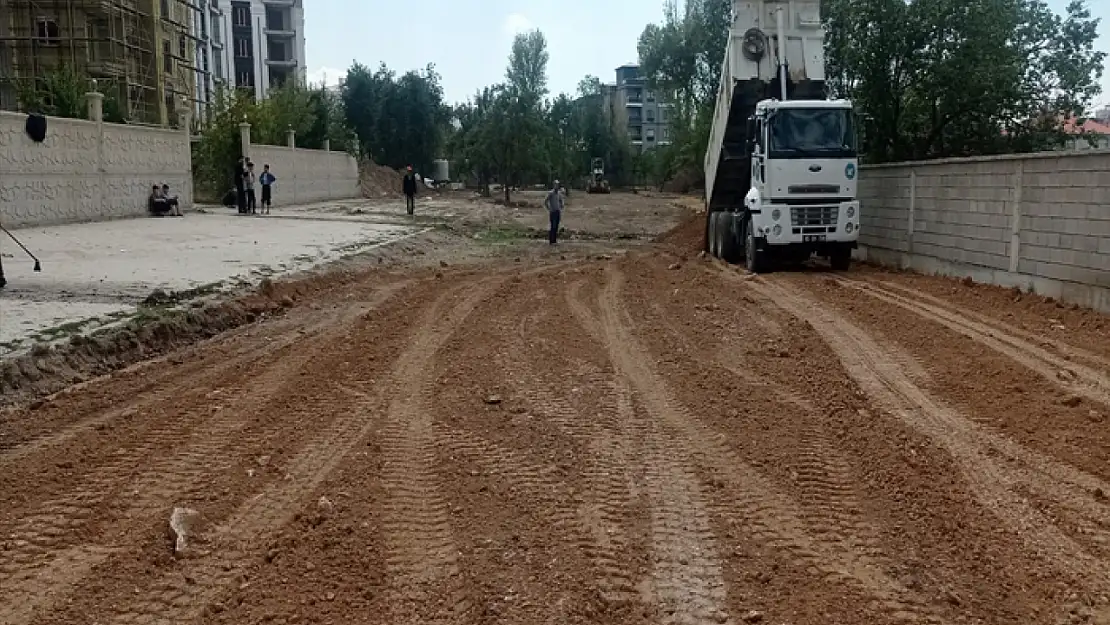 Selimbey Mahallesi'nde yol çalışması