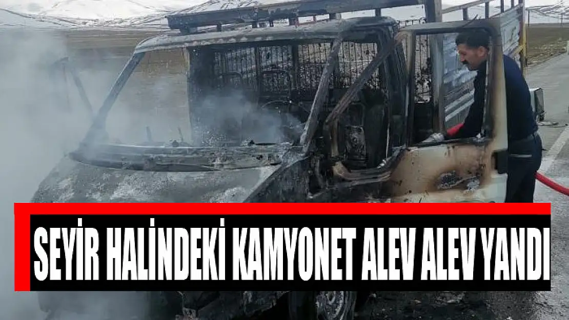 Seyir halindeki kamyonet alev alev yandı