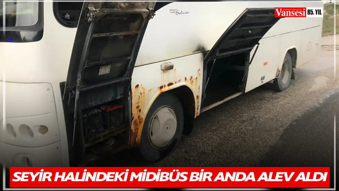 Seyir halindeki midibüs bir anda alev aldı