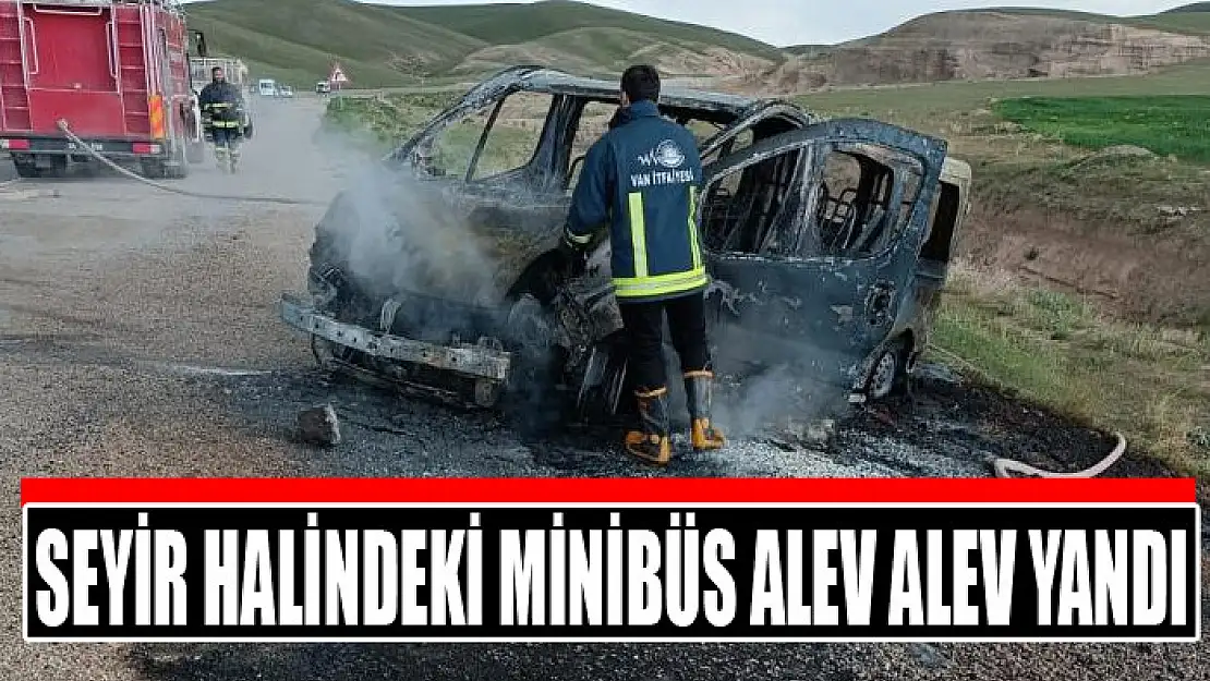 Seyir halindeki minibüs alev alev yandı