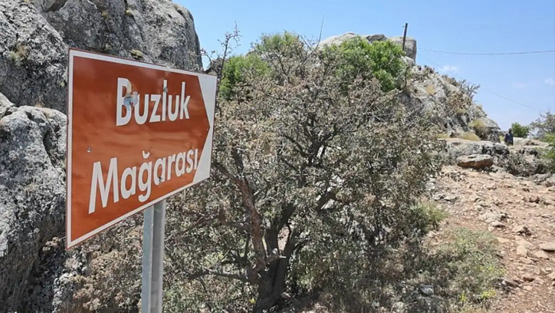 Sıcaktan bunalanlar 'Buzluk Mağarasına' akın etti