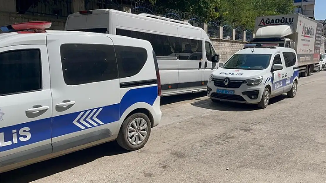 Silahını temizlerken kendini vurdu