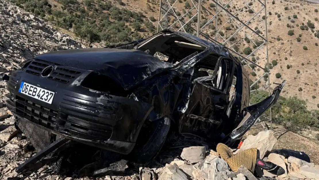 Şırnak'ta kamyonet şarampole devrildi