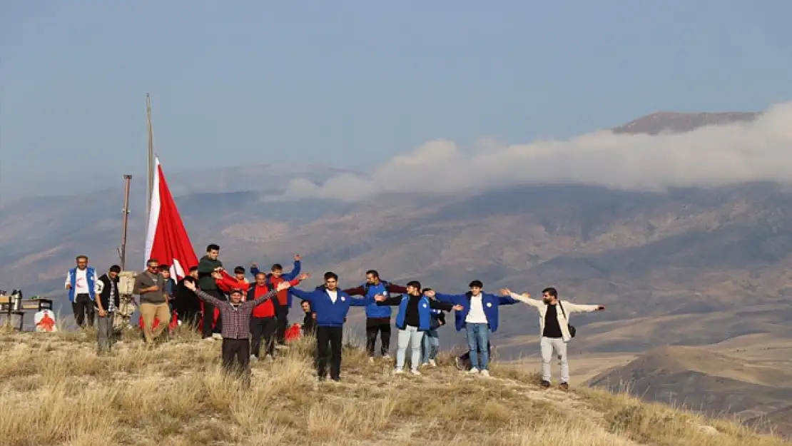 Sitare Dağı'na tırmandılar