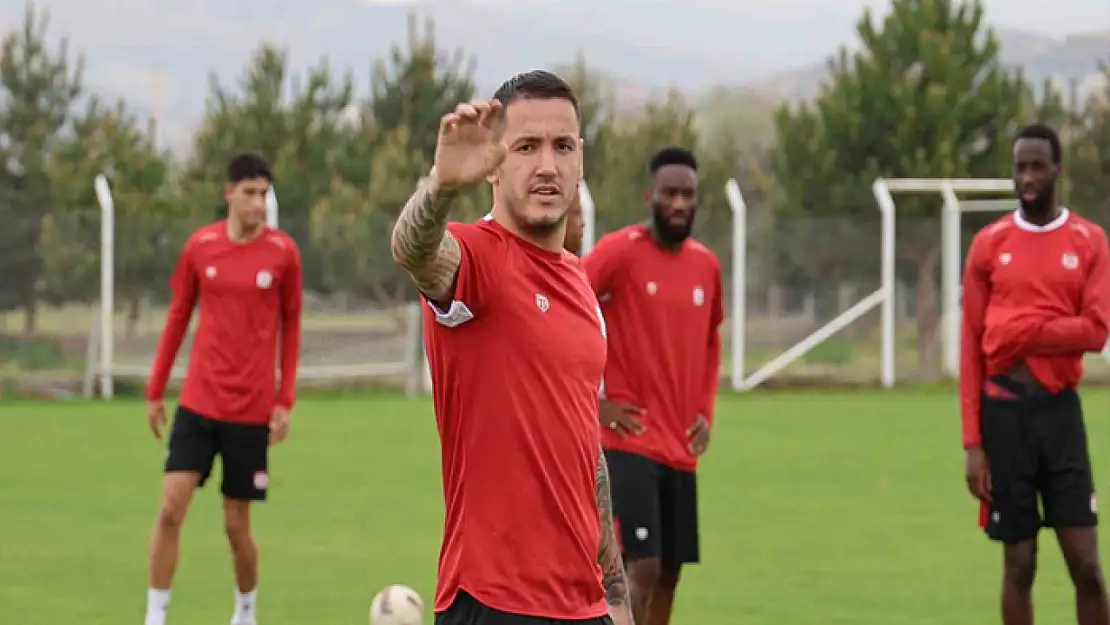 Sivasspor'da Rey Manaj takımla çalıştı