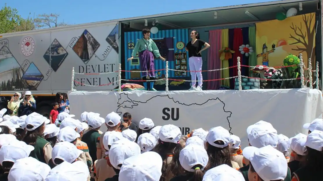 Su tasarrufunu tiyatro ile öğreniyorlar