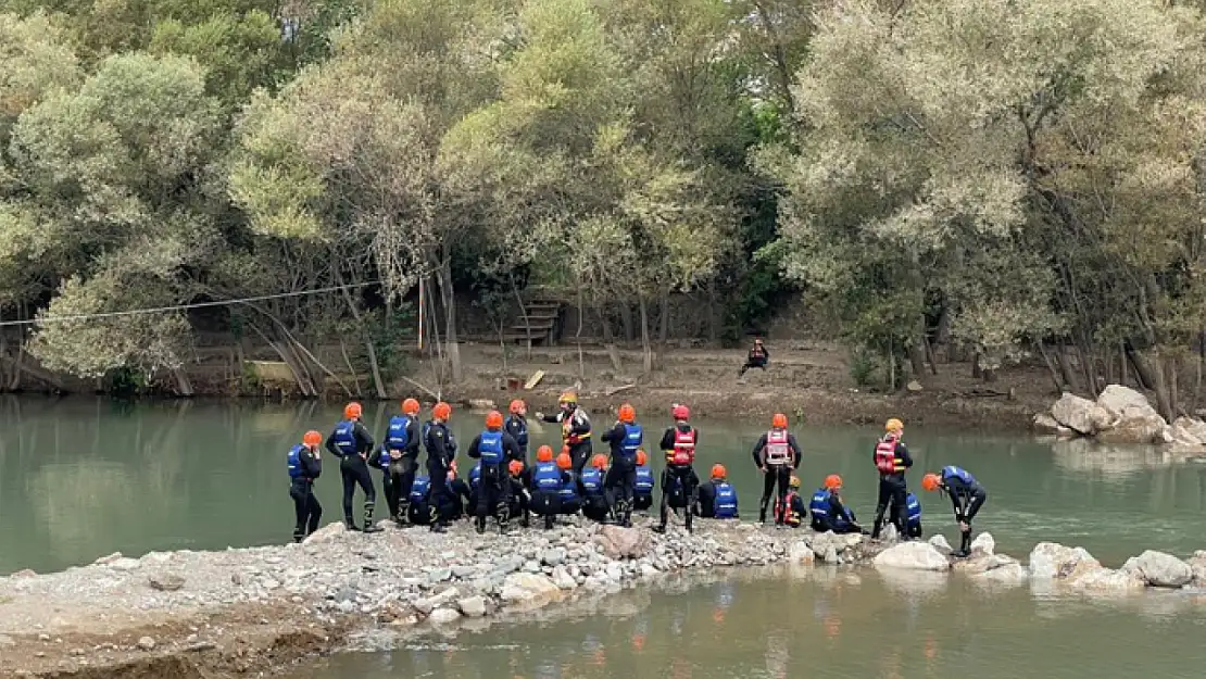 Su üstü kurtarma eğitimine Van'dan kursiyerler katıldı 