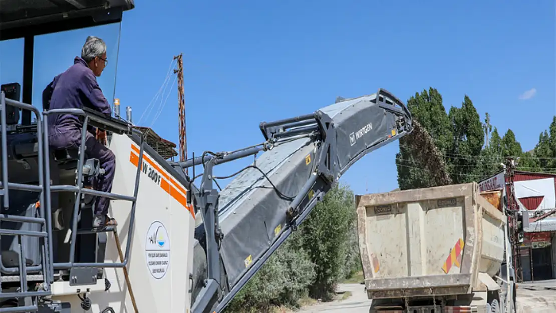 Süphan Caddesi asfalta kavuşuyor