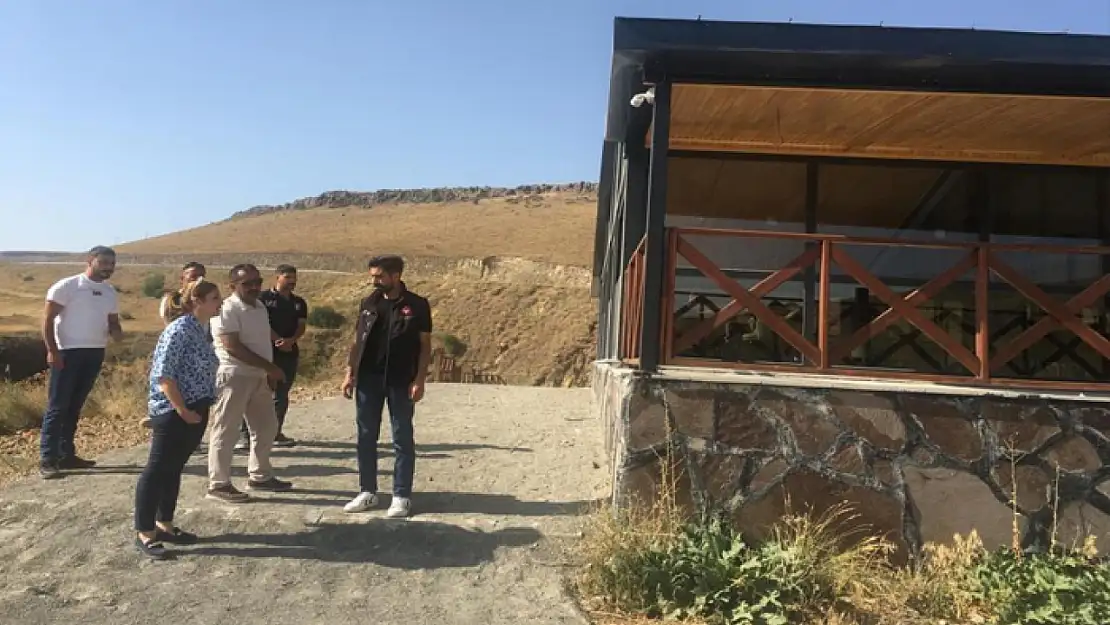 Susuz Şelalesi'nde çevre düzenlemesi yapılıyor