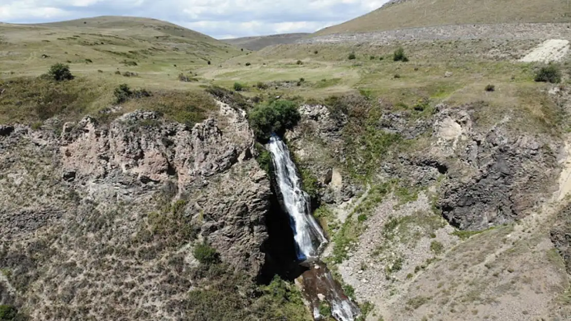 Susuz şelalesi, turizme kazandırılmayı bekliyor