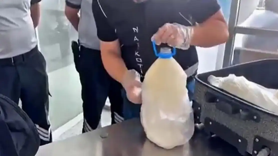 Süt şişesi içinde uyuşturucu gele geçirildi
