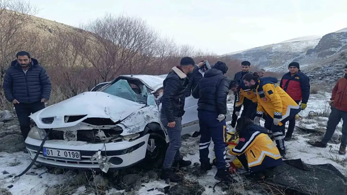 Takla atan araç şarampole yuvarlandı