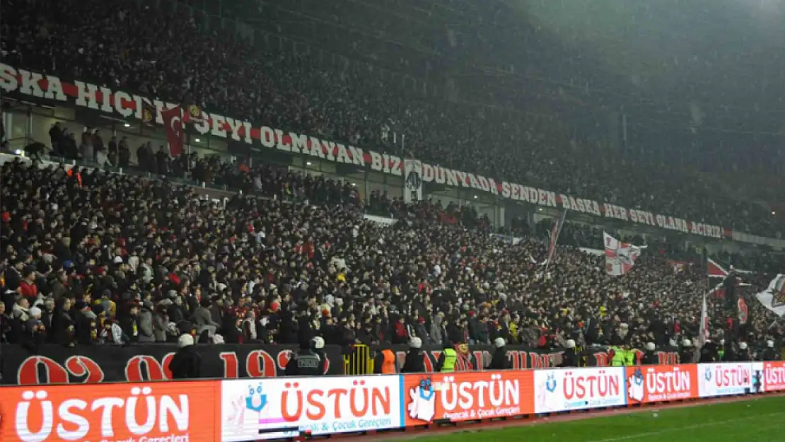 Taraftarıyla rekor kıran Eskişehirspor, liderlik koltuğuna oturdu