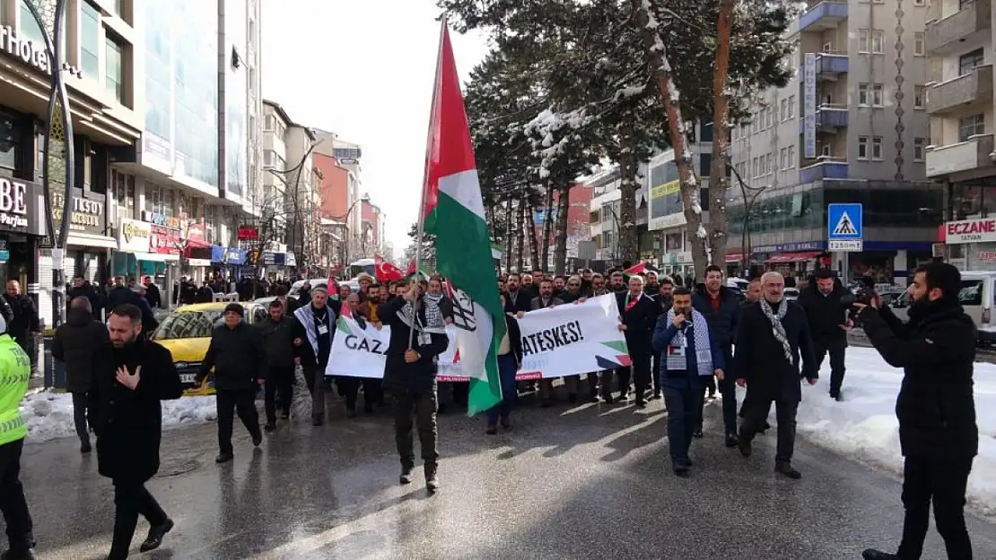 Tatvan'da Gazze için ateşkes yürüyüşü