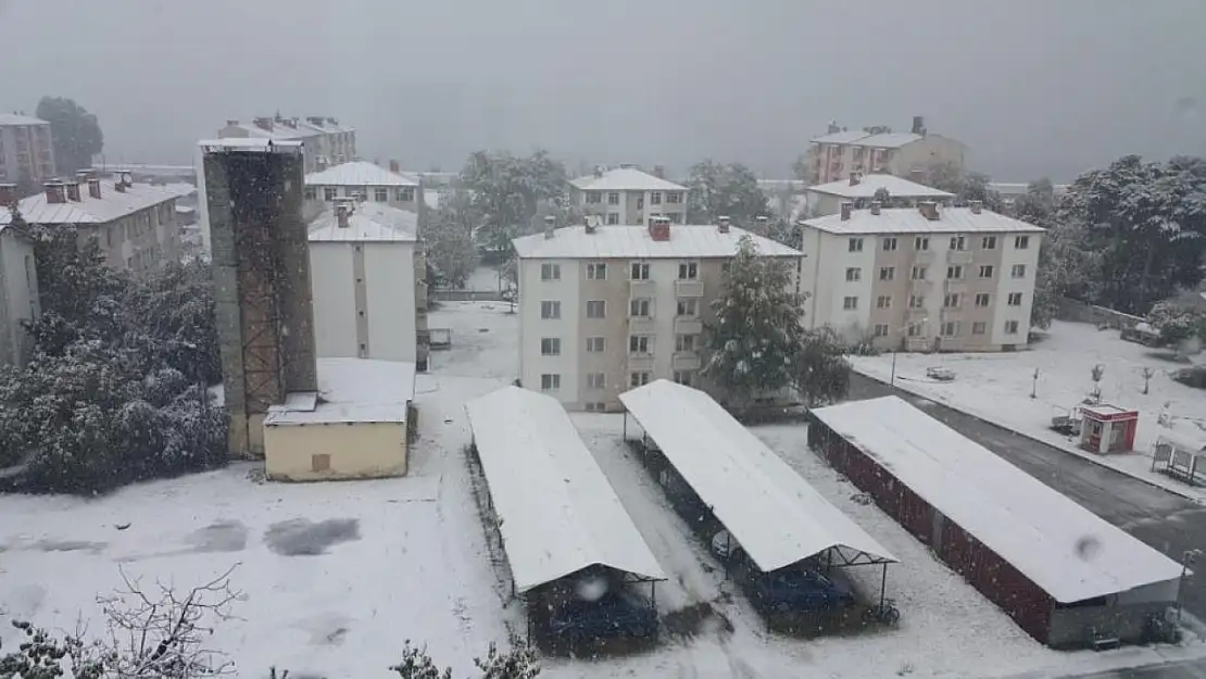 Tatvan'da mevsimin ilk karı yağdı