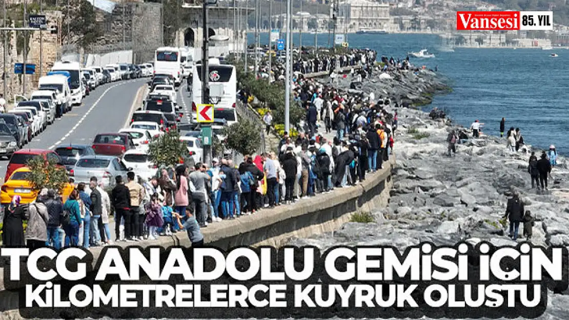 TCG Anadolu Gemisini ziyaret etmek için vatandaşlar kilometrelerce kuyruk oluşturdu