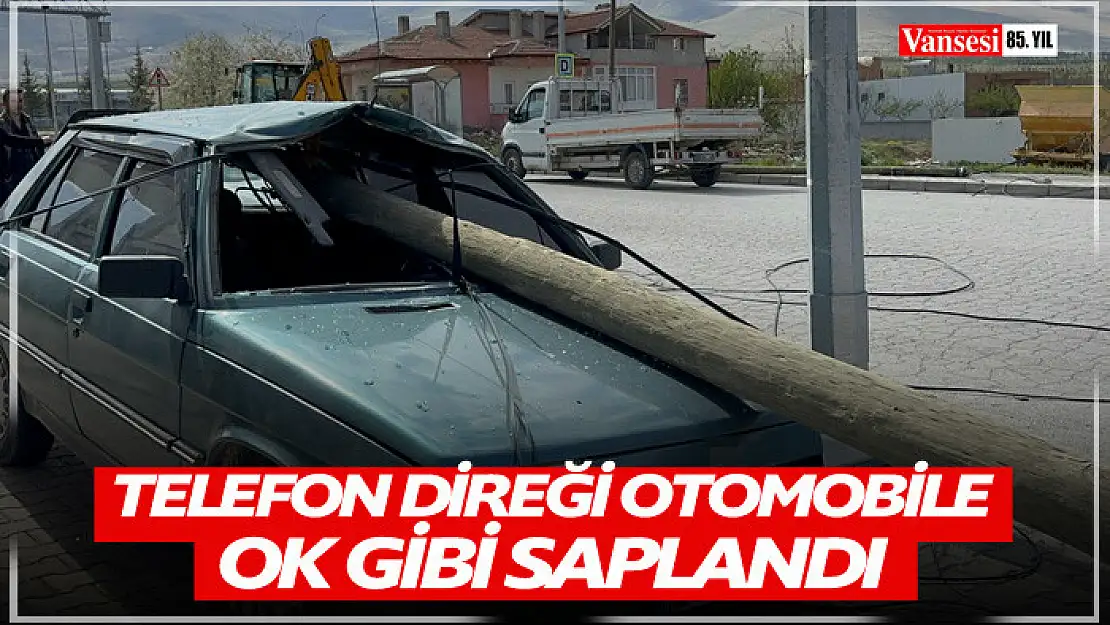 Telefon direği otomobile ok gibi saplandı