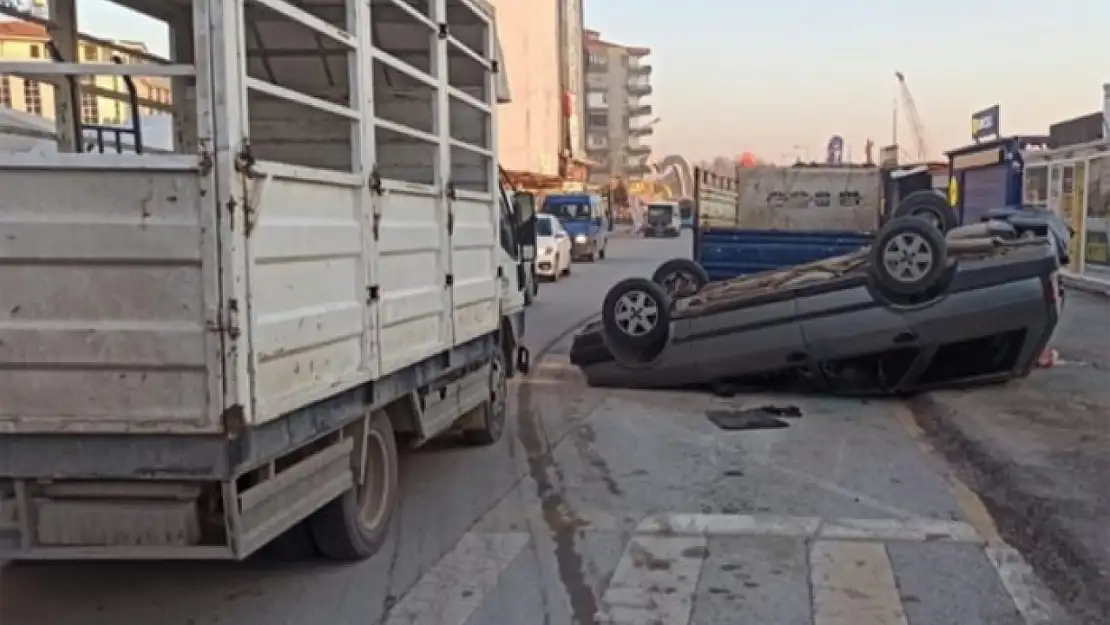 Ters  dönen aracını bırakıp kaçtı