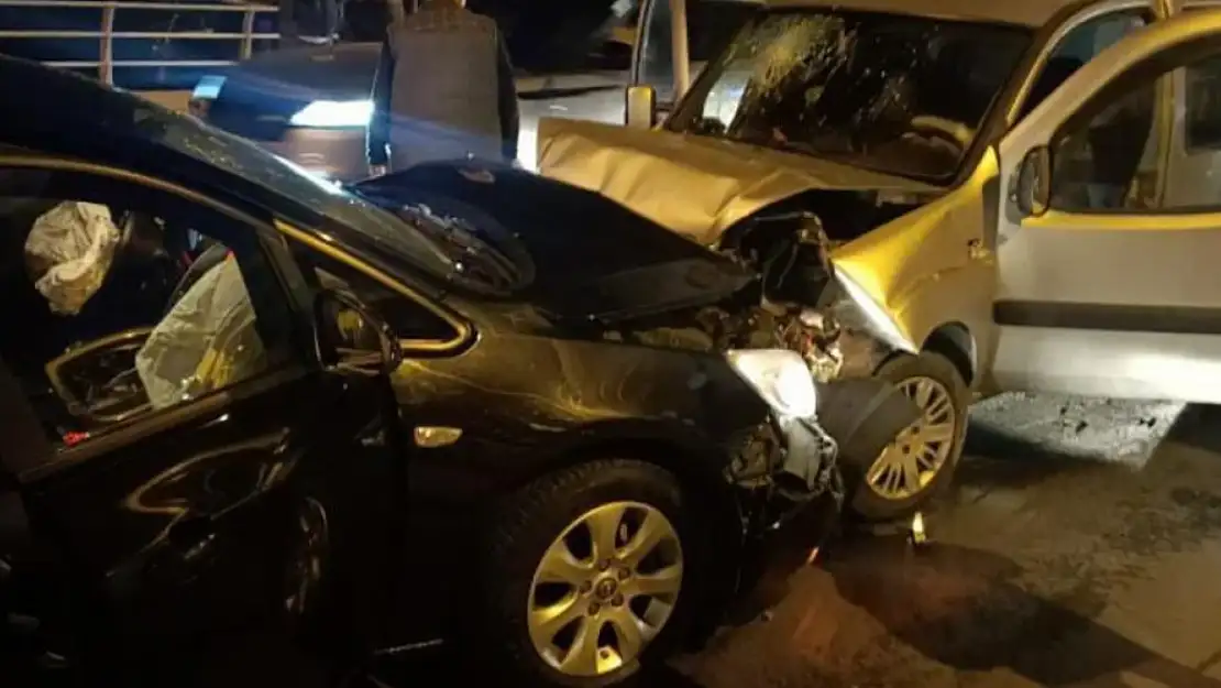 Ters yola giren otomobil kazaya neden oldu: 7 yaralı