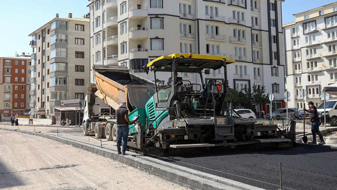 Terzioğlu Caddesi'nde asfalt serimi başladı