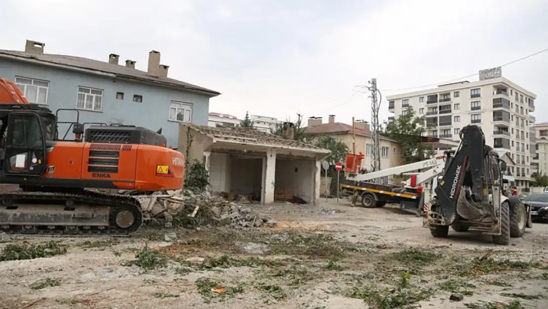 Terzioğlu Caddesi'ndeki çalışmalarda imar planı uygulanıyor