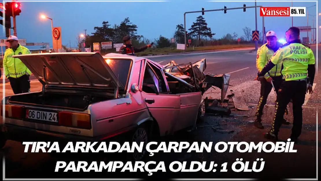 TIR'a arkadan çarpan otomobil paramparça oldu: 1 ölü