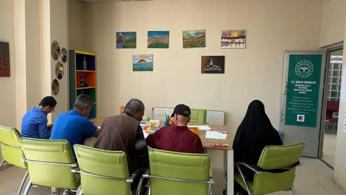 Toplum Ruh Sağlığı Merkezi, hastaları sanatla hayata bağlıyor