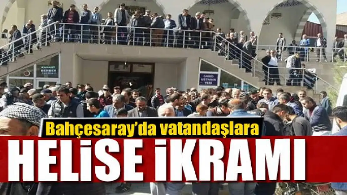 Bahçesaray'da vatandaşlara helise ikramı 